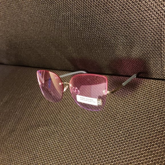 Fashion Sunglasses - Picture 3 of 4